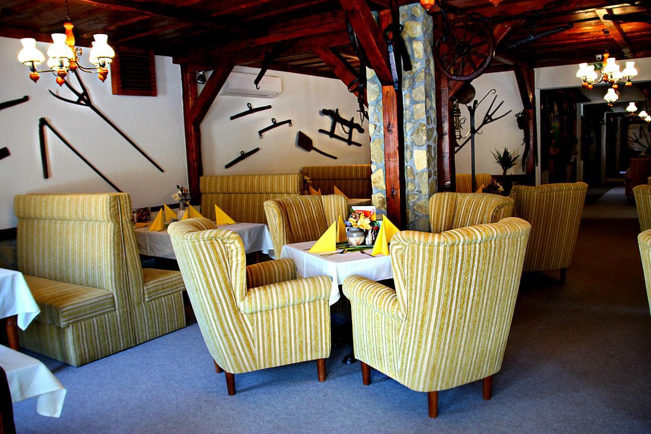 Vráble 弗曼霍费拉旅馆酒店 外观 照片